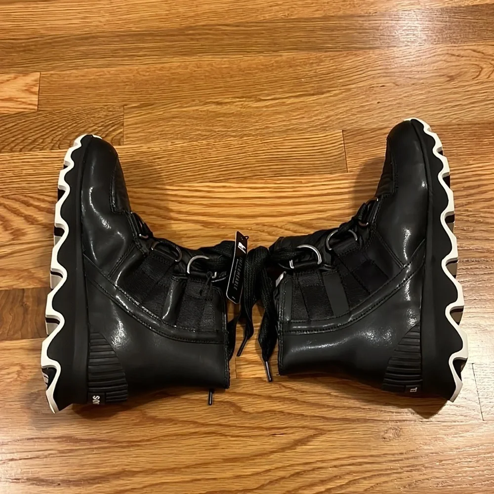 NEW SOREL Kinetic Short Lace Boots Black Waterproof Winter Boot Fleece Lined 10